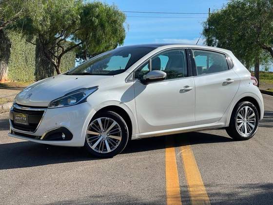 PEUGEOT 208 1.6 GRIFFE 16V FLEX 4P AUTOMÁTICO PEUGEOT 208 1.6 GRIFFE 16V FLEX 4P AUTOMÁTICO